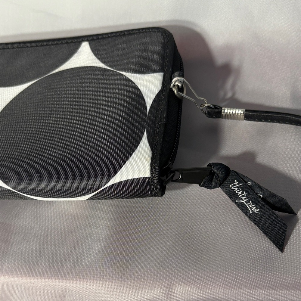 Thirty-One Black and White Circle Pattern Wristlet coupon organizer has 10 space
